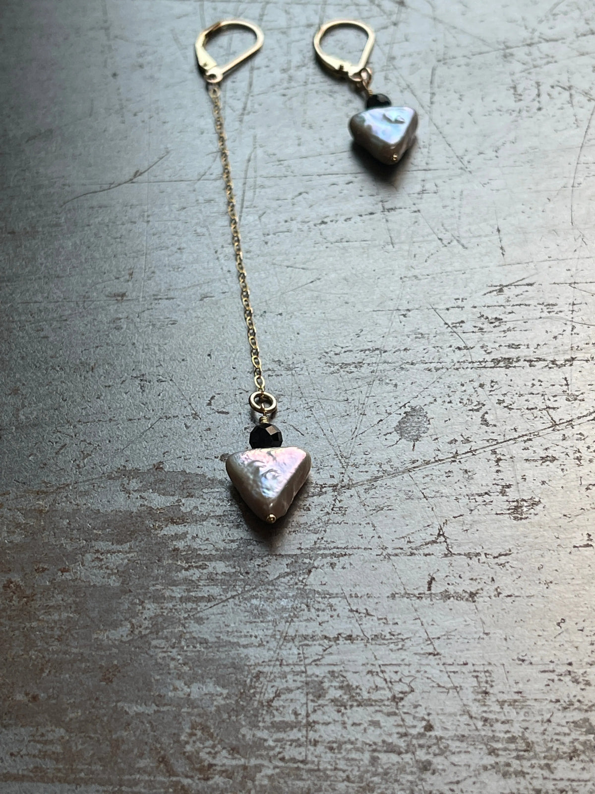 AMAYA Earrings Triangle-Shape Pearl 14K Gold Sparkling Chain