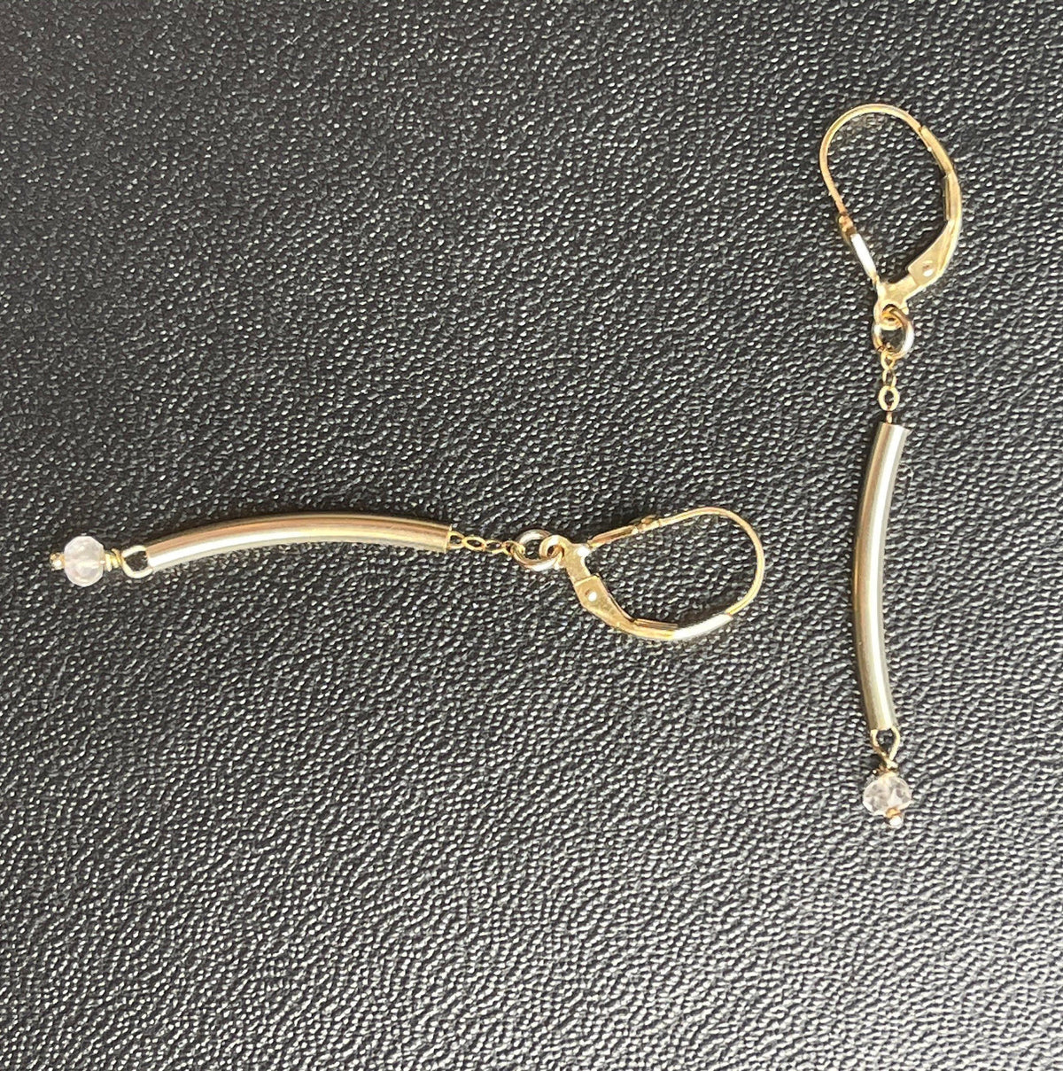 AXEL Earrings Gold 14/20 Curved Bar Charm Rose Quartz Modern Elegant