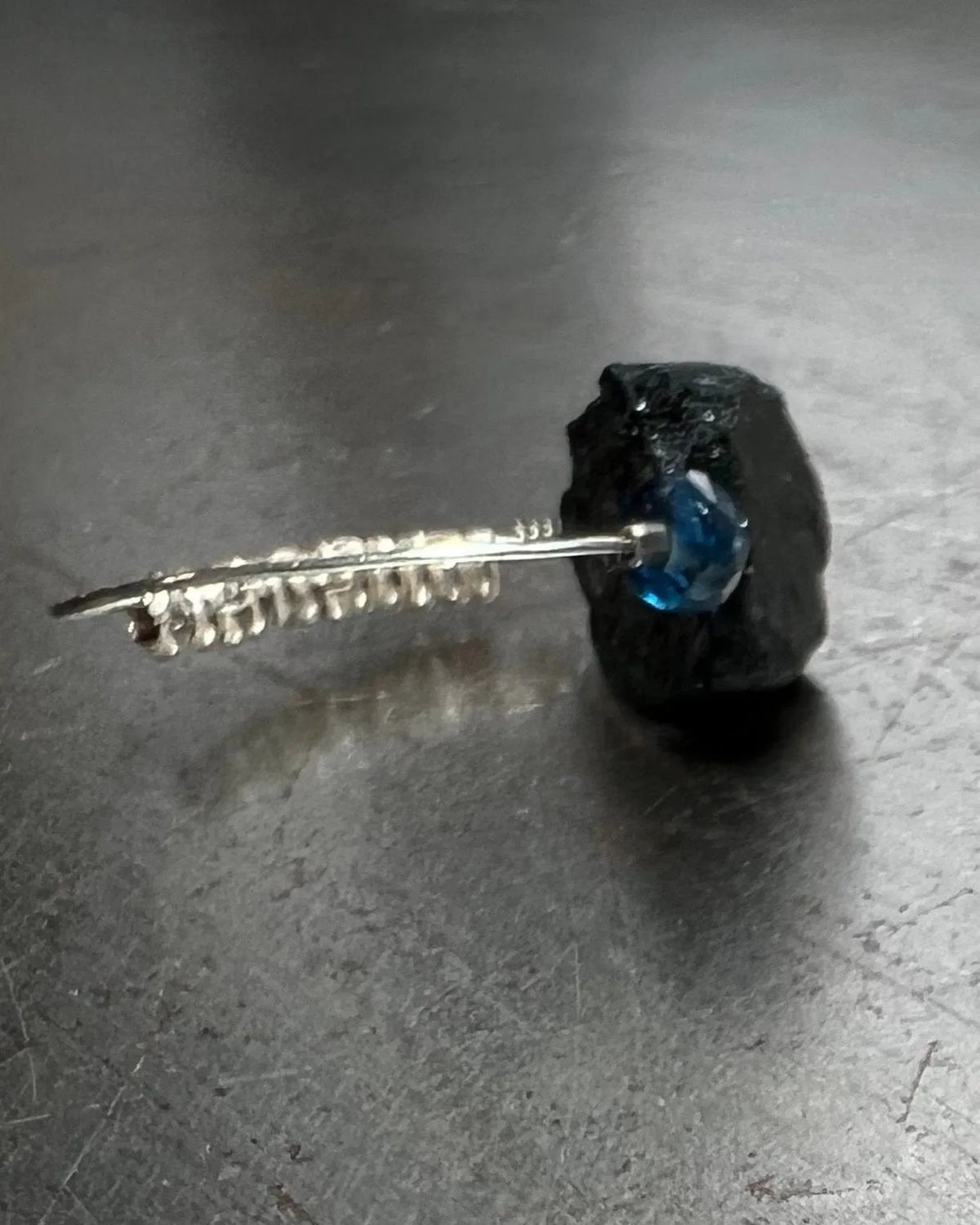 BERLIN Gemmy Fidget Ring Black Spinel Blue Sapphire Lux Spa Resort