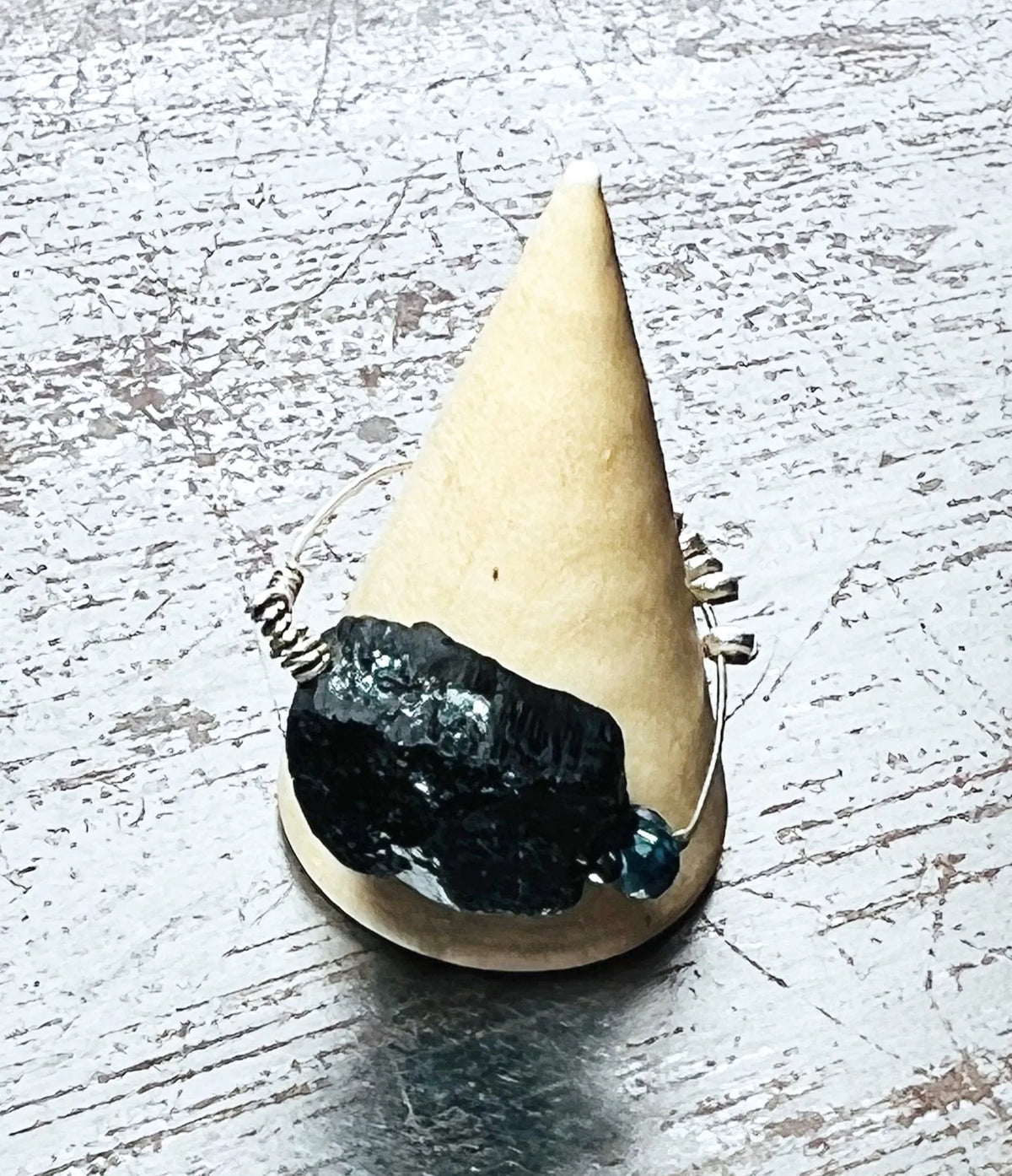 BERLIN Gemmy Fidget Ring Black Spinel Blue Sapphire Lux Spa Resort