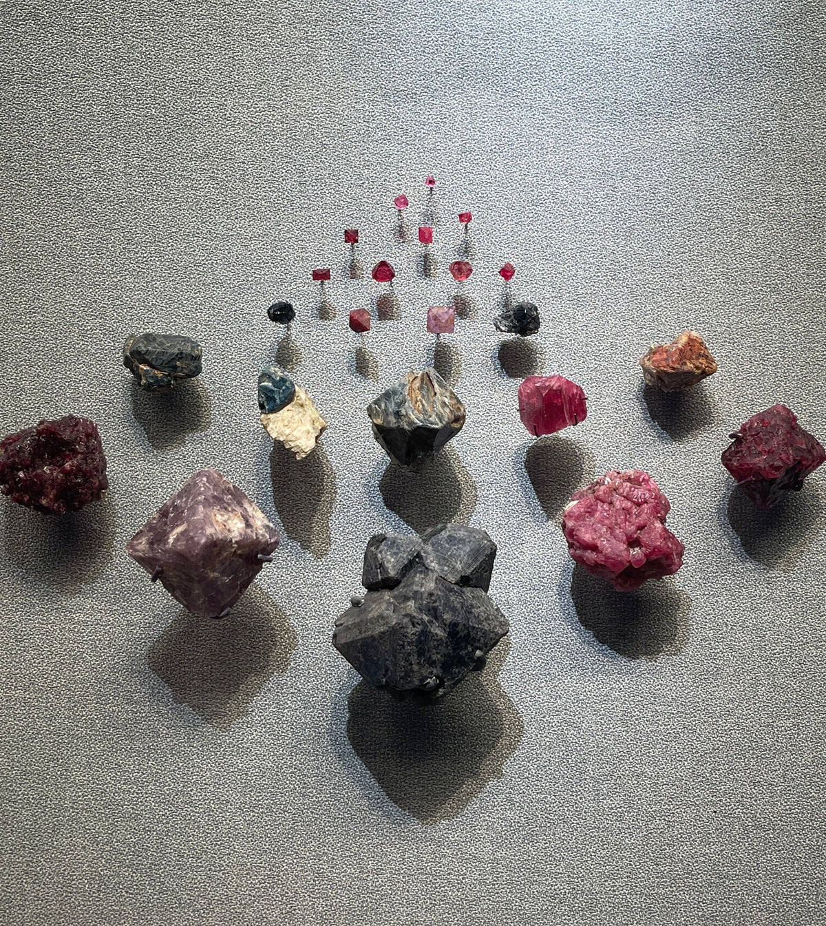 BOWIE Clavicle Kiss Mismatch Earring Set Black Spinel Bolt Charm