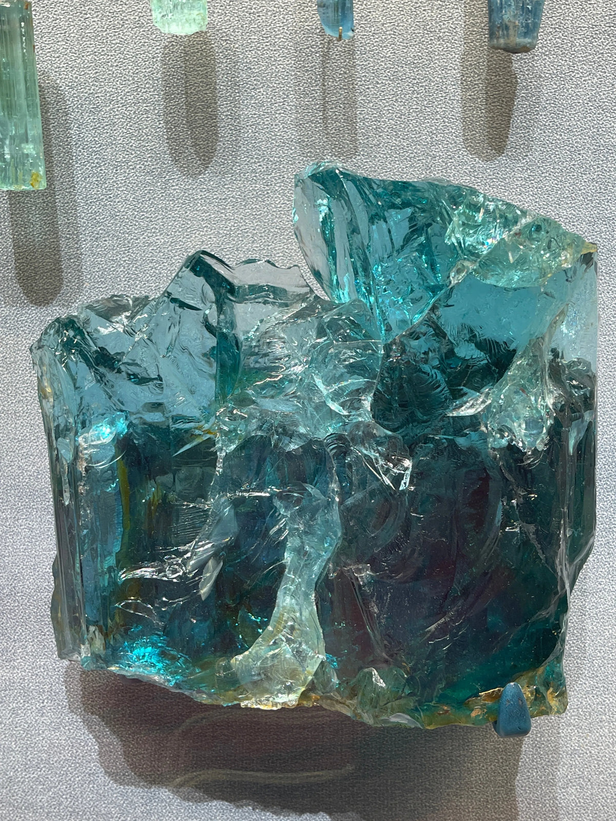 DESZÖ Inspired Bracelet Fine Crystals Gems Wax-Cast Charms Chakra