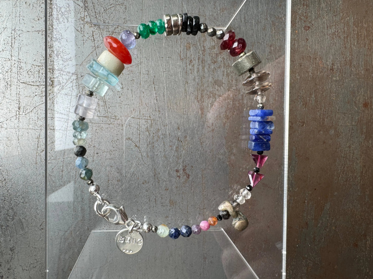 DESZÖ Inspired Bracelet Fine Crystals Gems Wax-Cast Charms Chakra