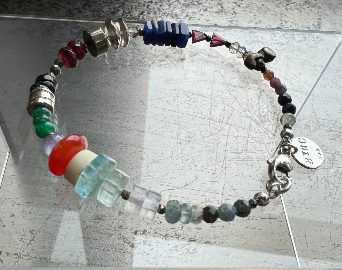 DESZÖ Inspired Bracelet Fine Crystals Gems Wax-Cast Charms Chakra