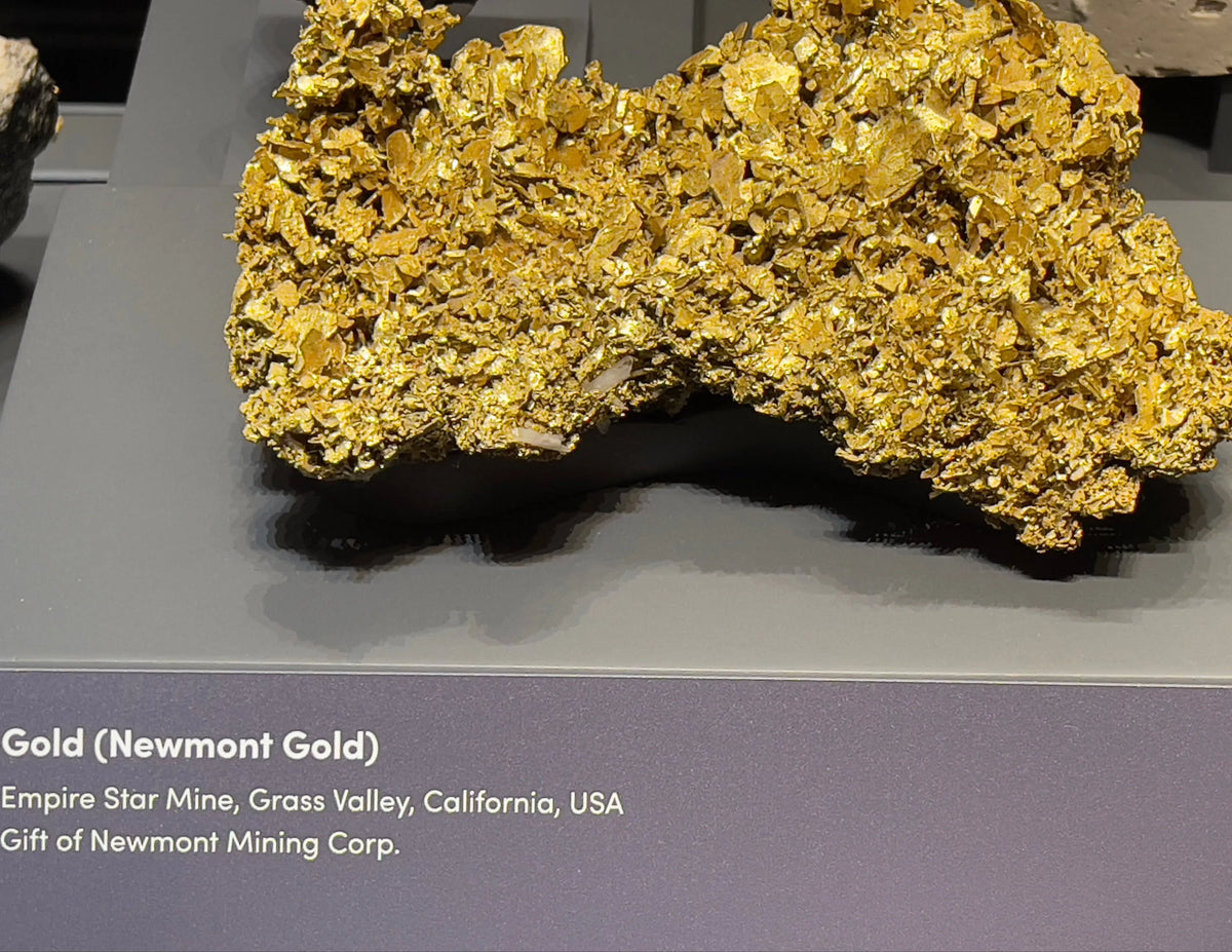 ELIO SUNGOD Necklace Hand-Forged Textured Tiny Pendent Gold Chain