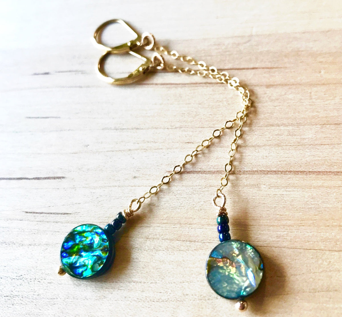 TESS Earrings Abalone Shell 14K Gold 14/20 Chain HAMPTONS Mag